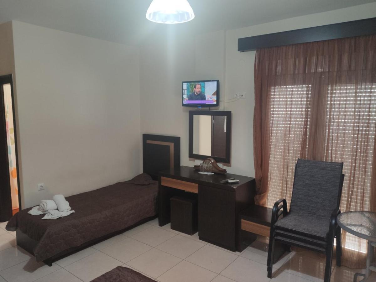 Hotel Louiza Paralía Buitenkant foto