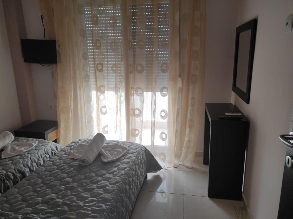 Hotel Louiza Paralía Buitenkant foto